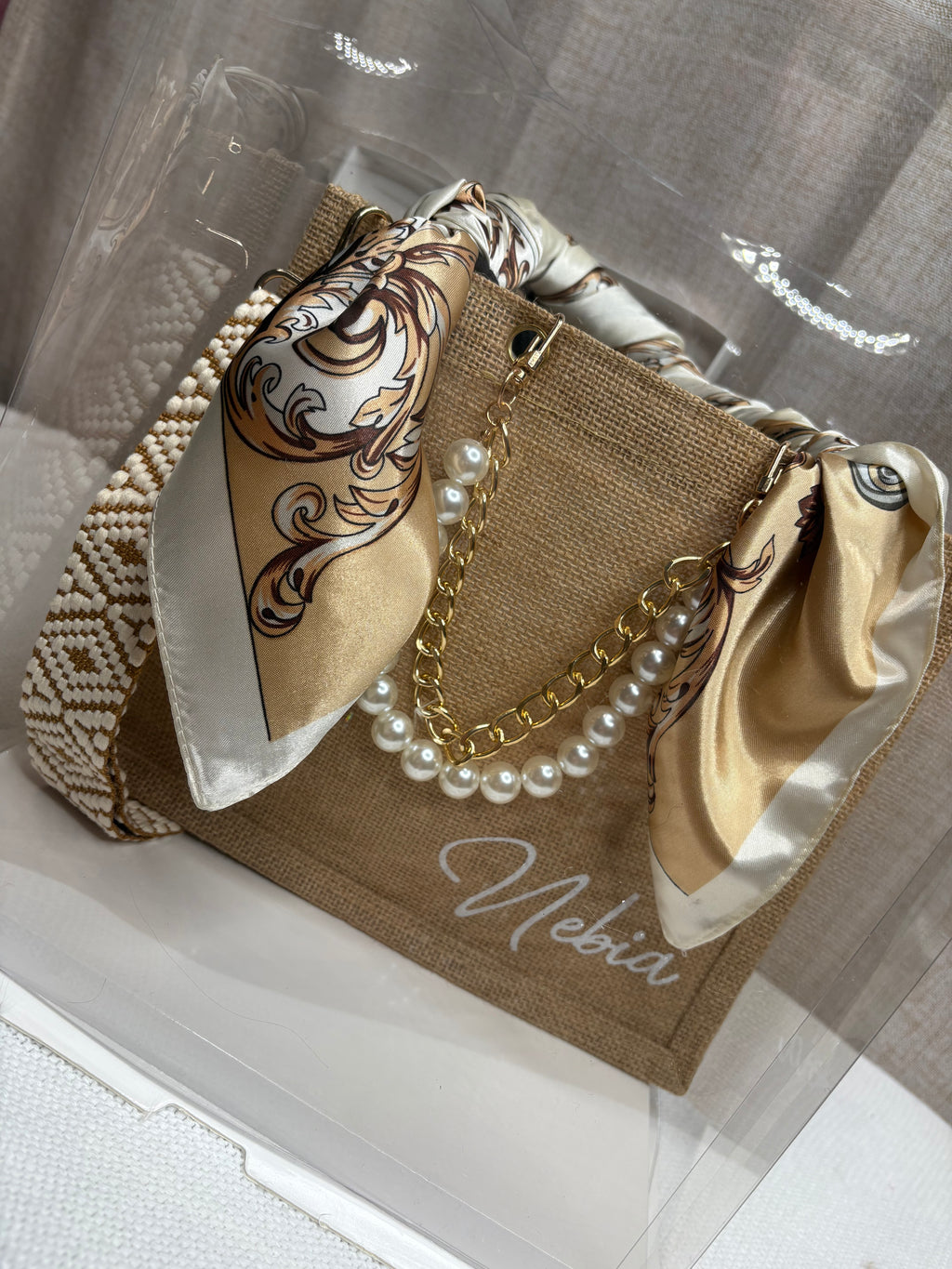 Sac en jute accessoirisé