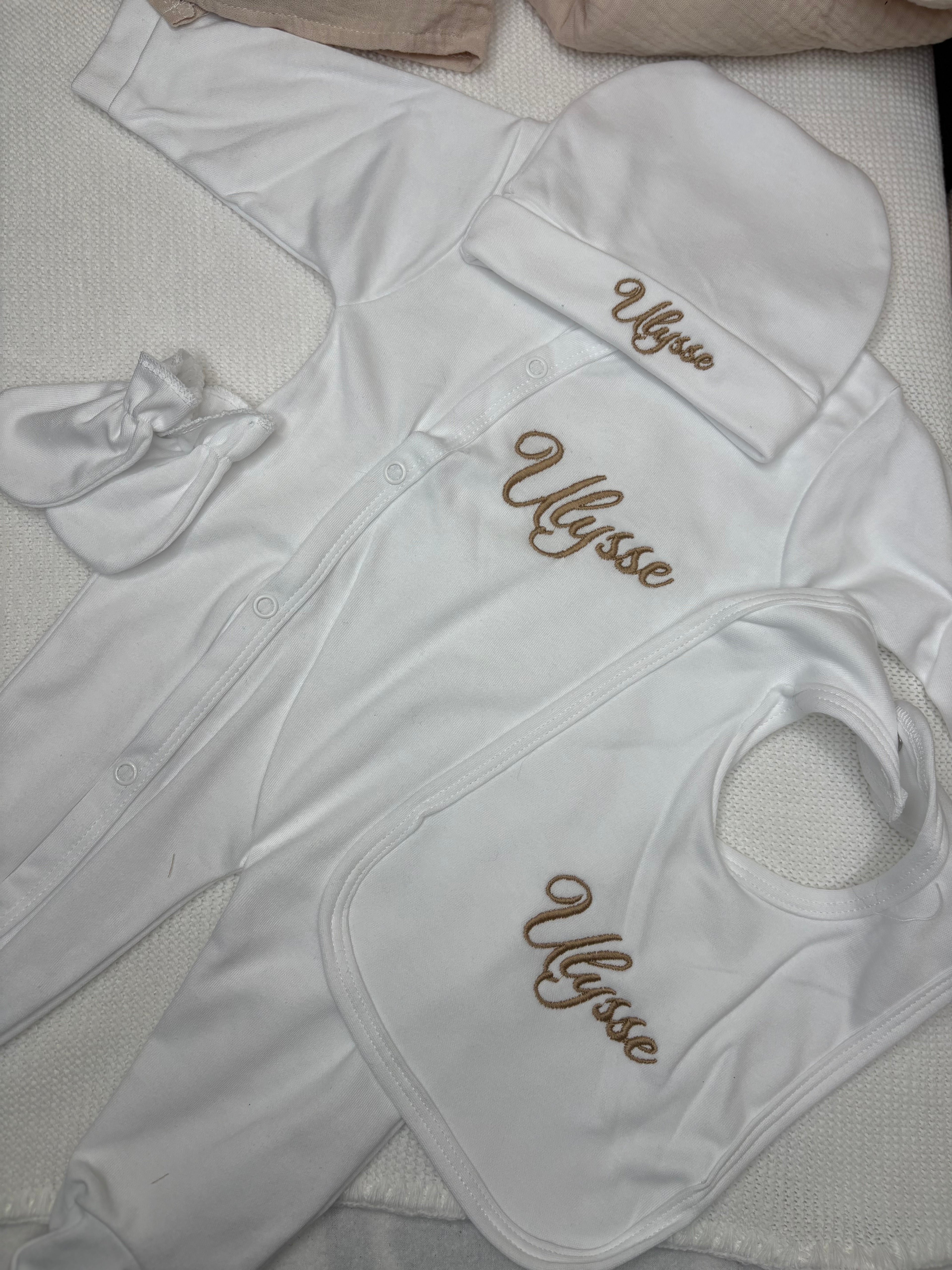 Pyjama 3 pieces avec bavoir