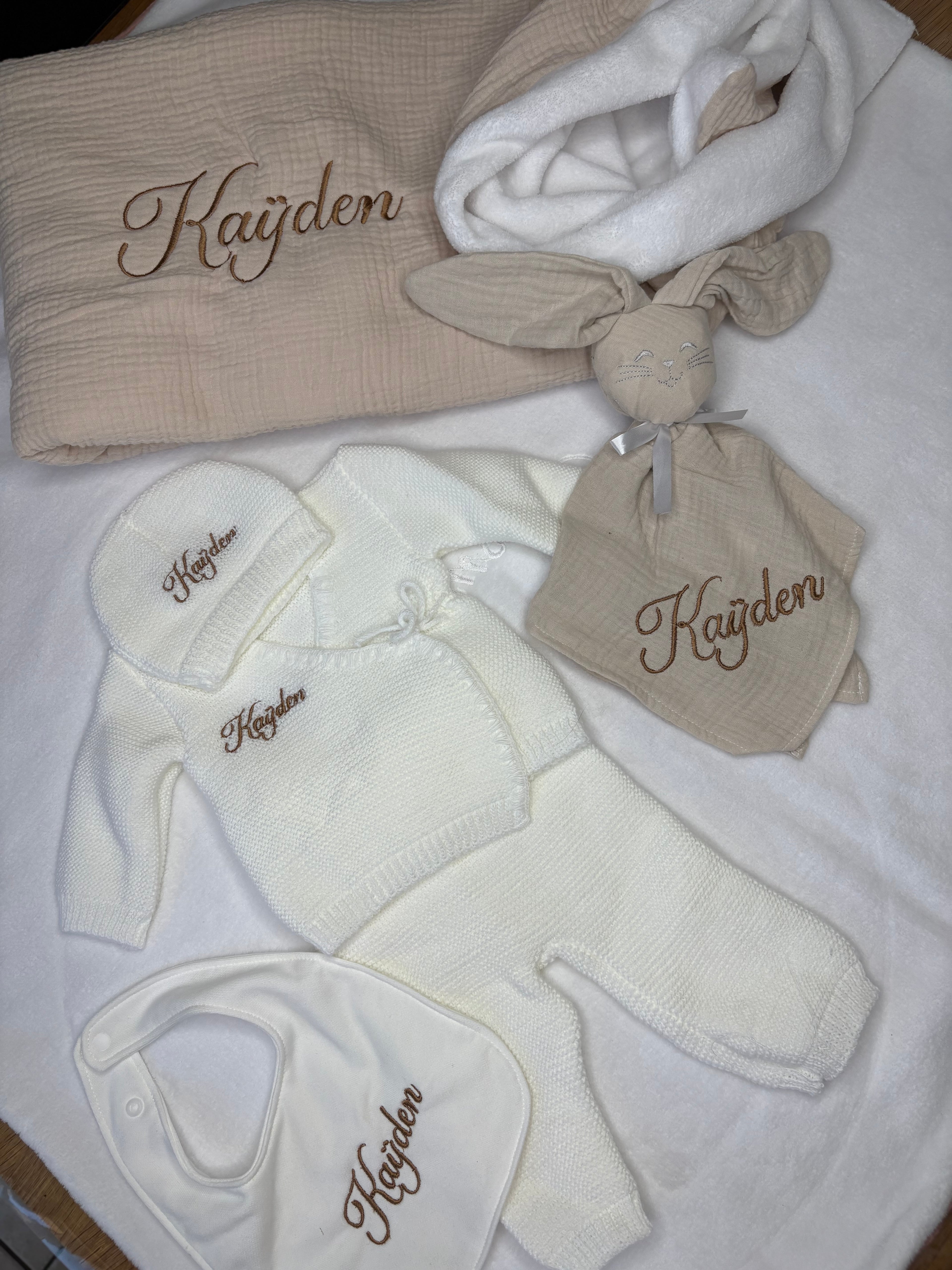 Coffret bébé brodé