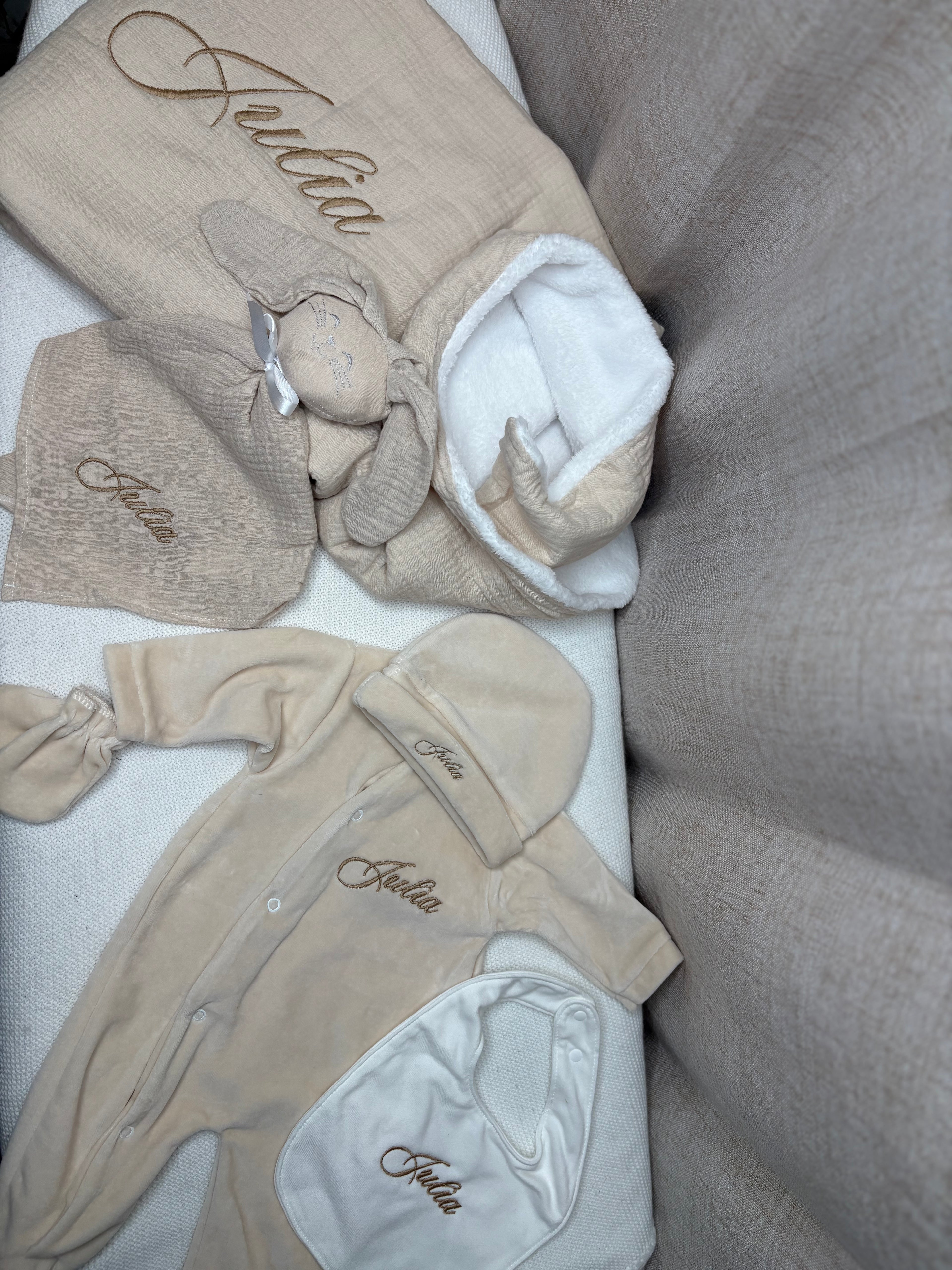 Coffret bébé brodé