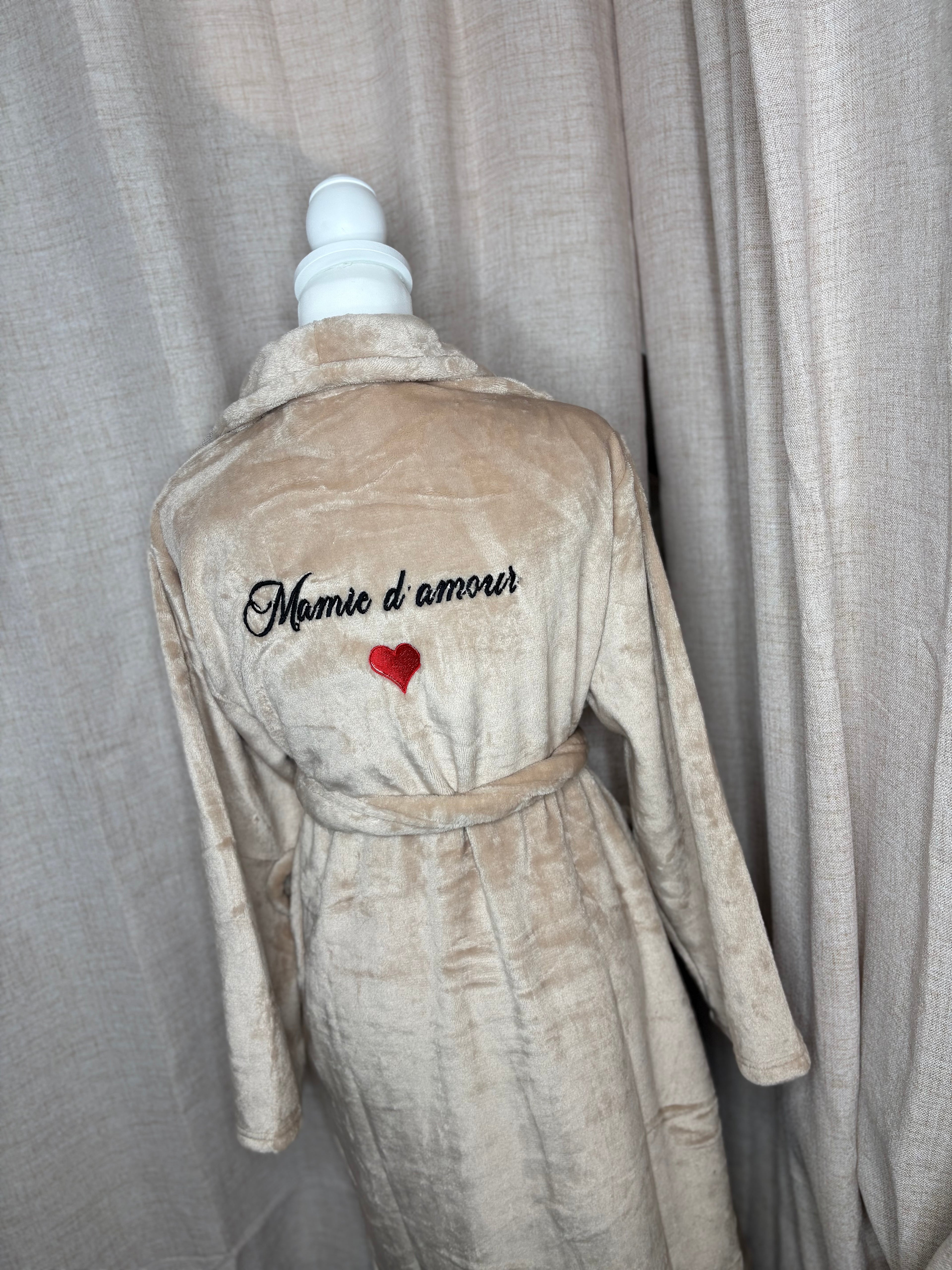 Peignoir beige brodé