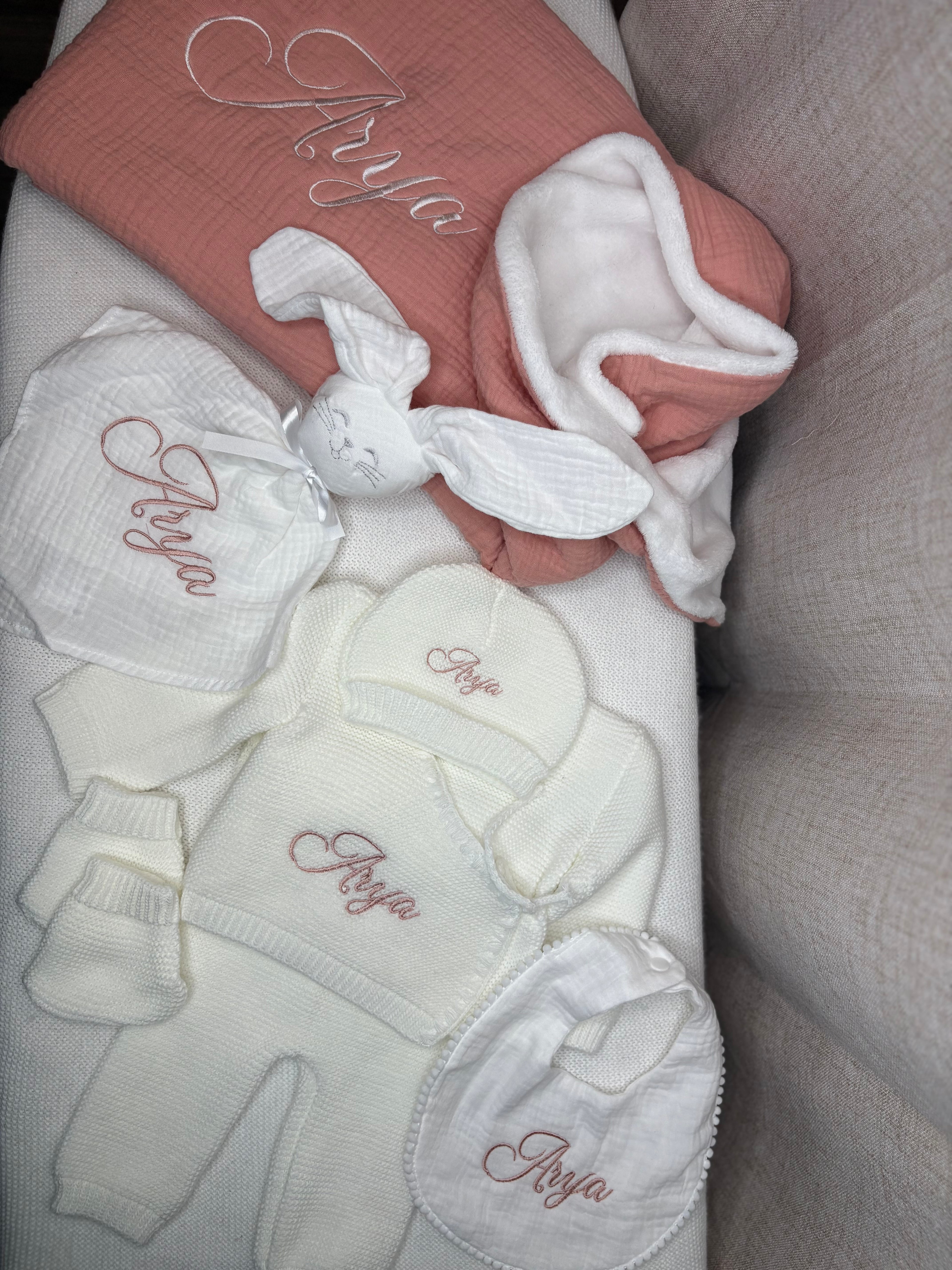 Coffret bébé brodé