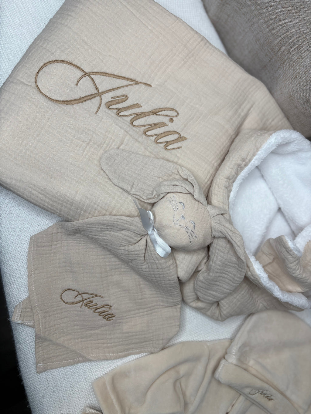Coffret bébé brodé