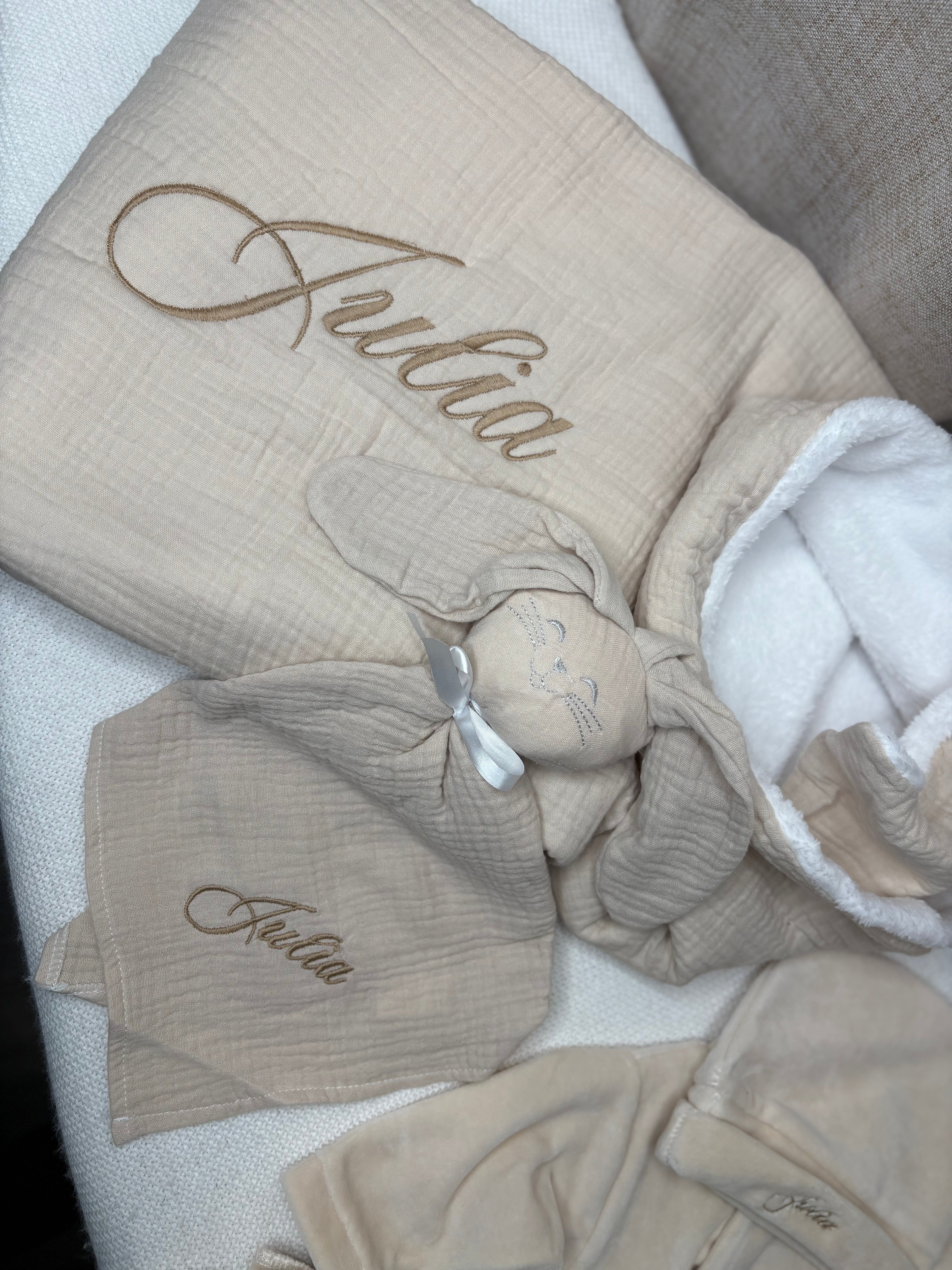 Coffret bébé brodé