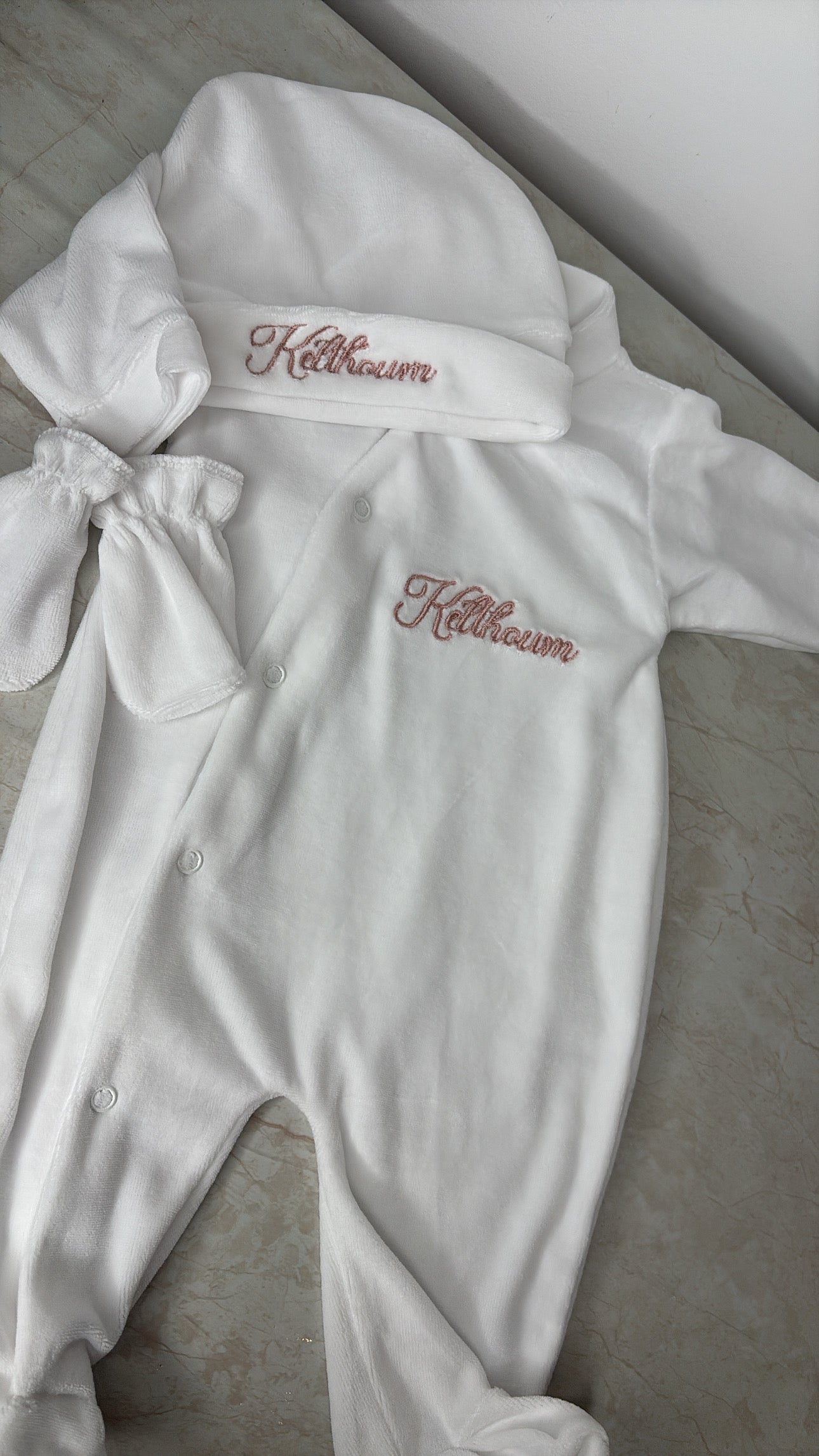 Pyjama velour blanc brodé