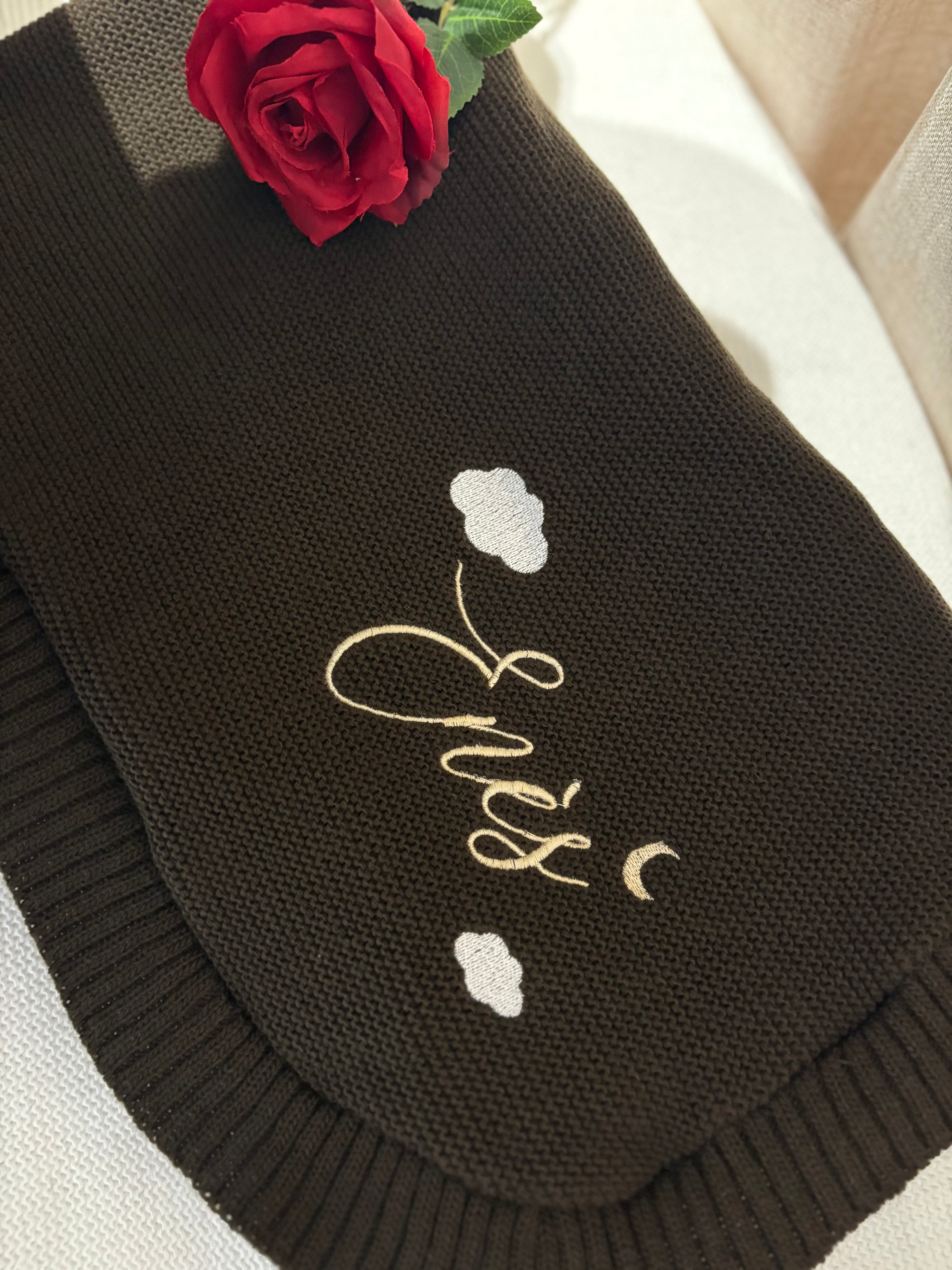 Couverture en maille marron