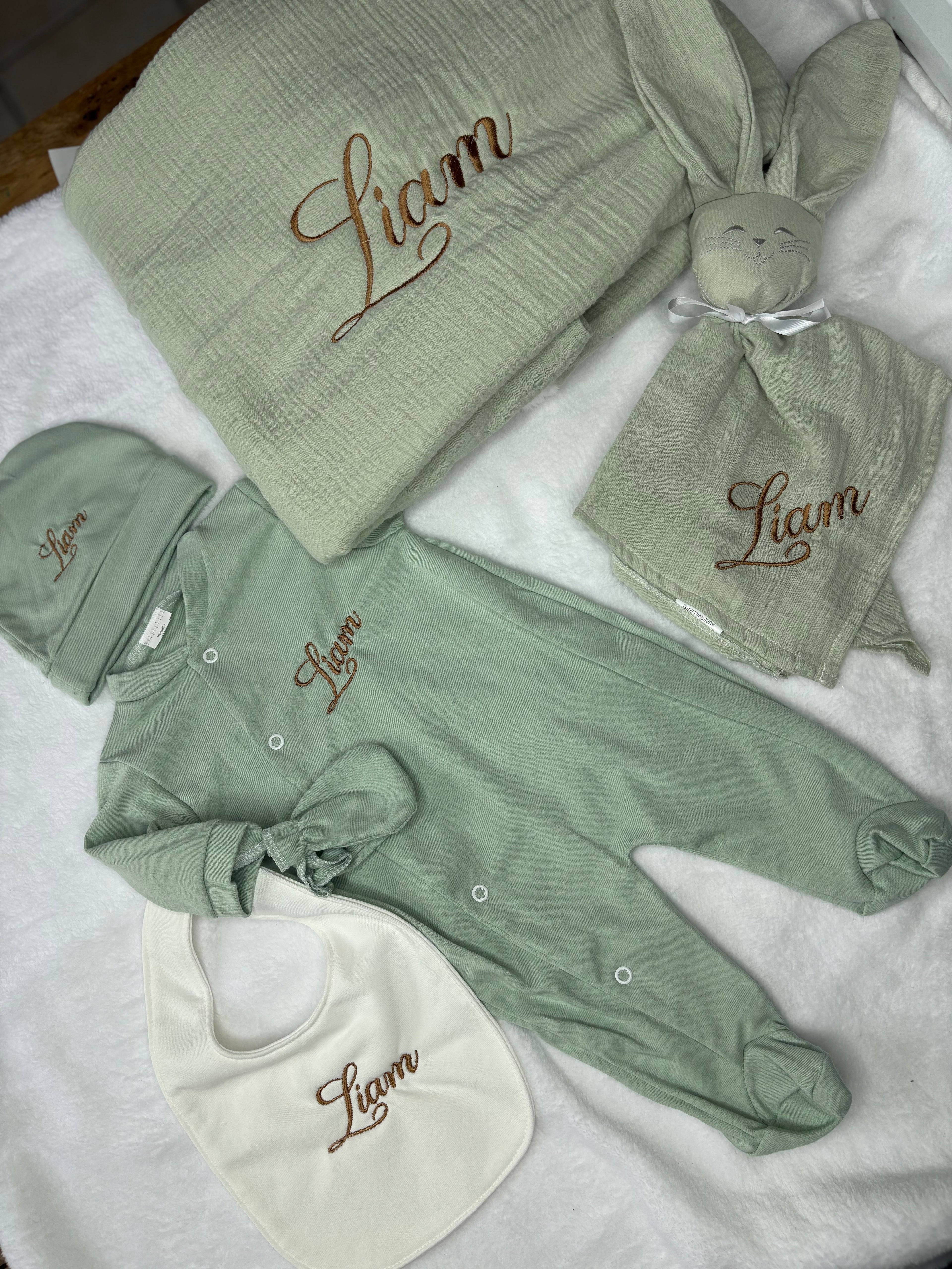 Coffret bébé brodé