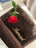 Tapis marron brodé