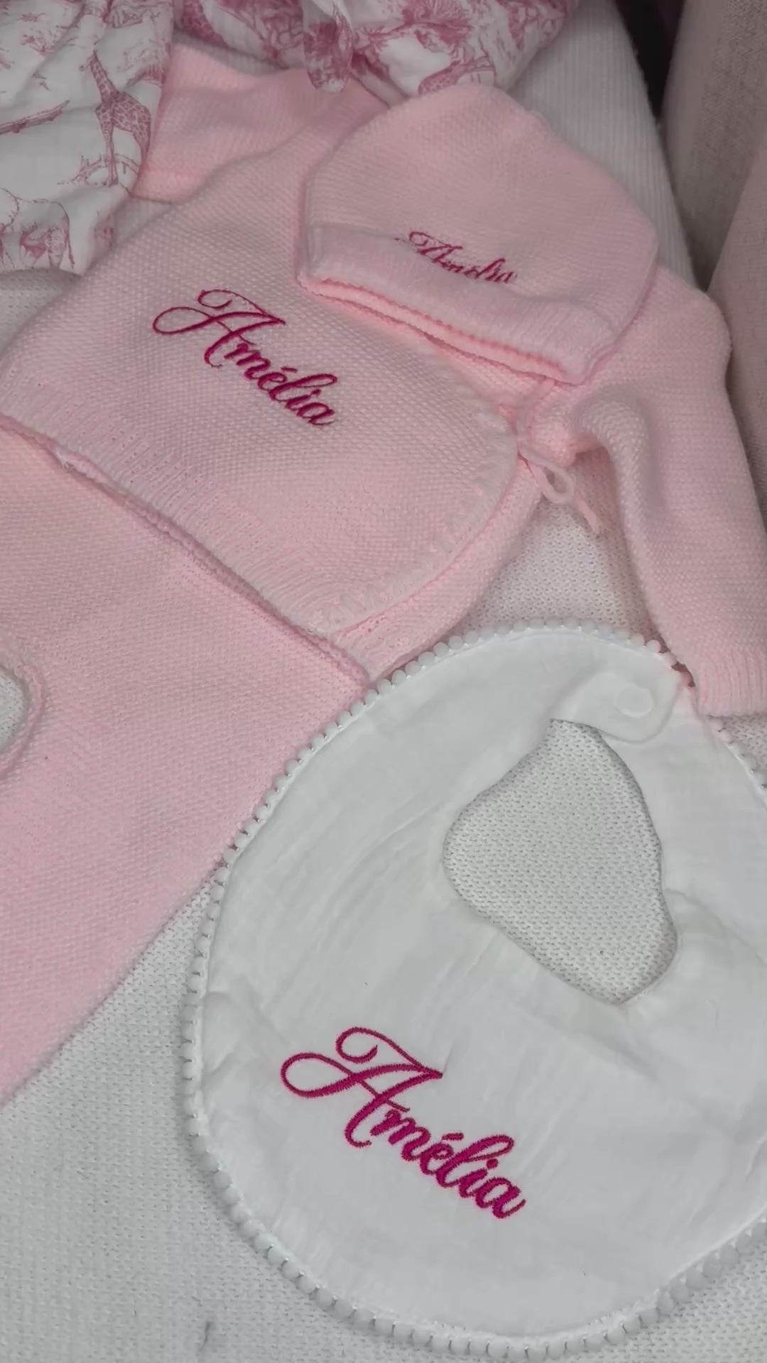 Coffret bébé brodé