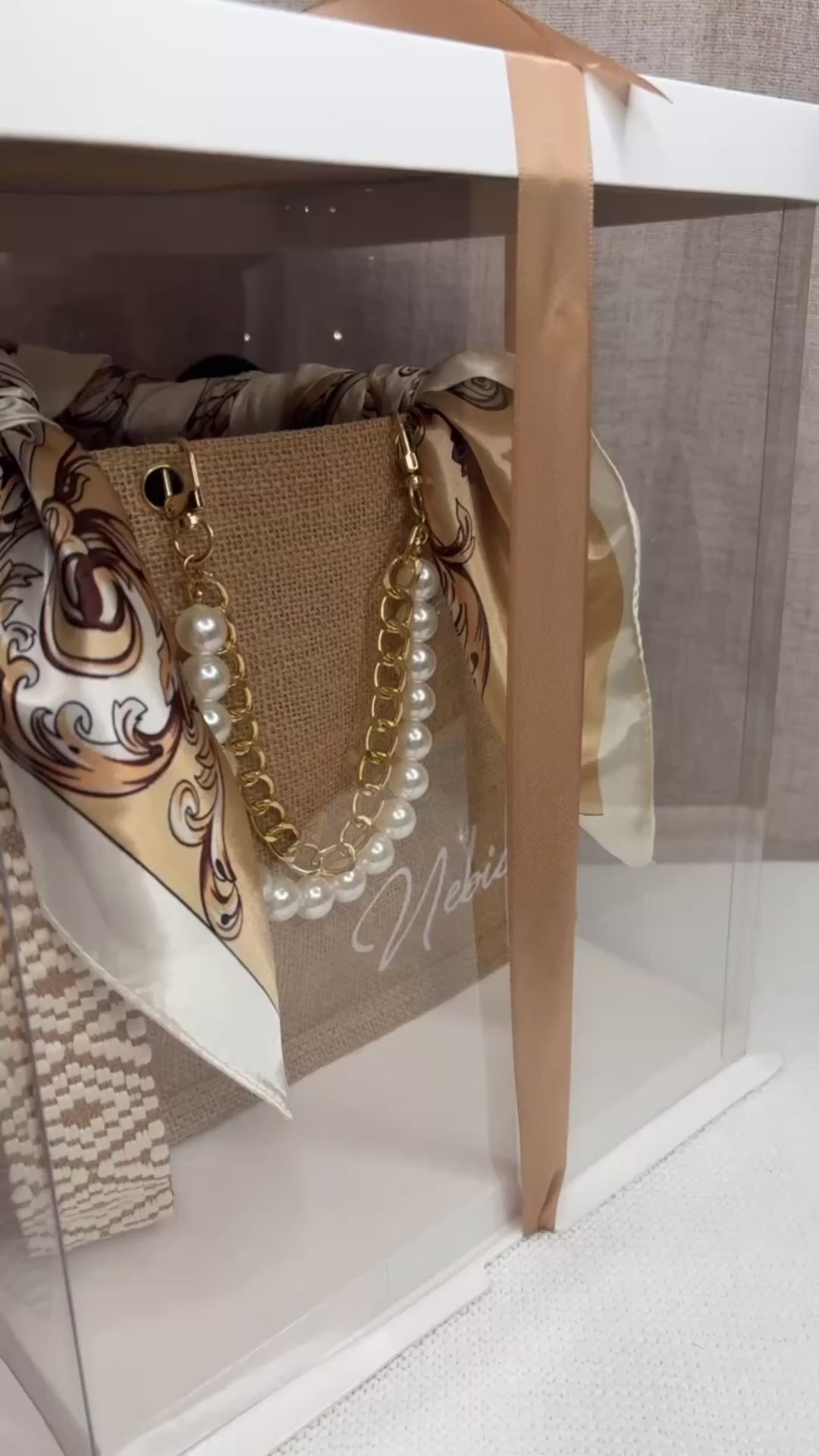 Sac en jute accessoirisé